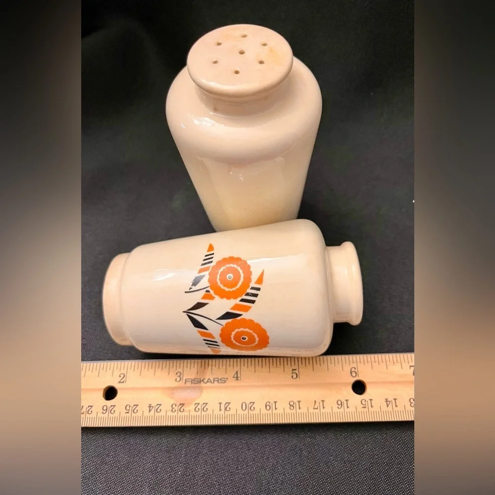 VTG Universal Potteries Seminole Salt & Pepper Shakers Art Deco Orange Kitchen